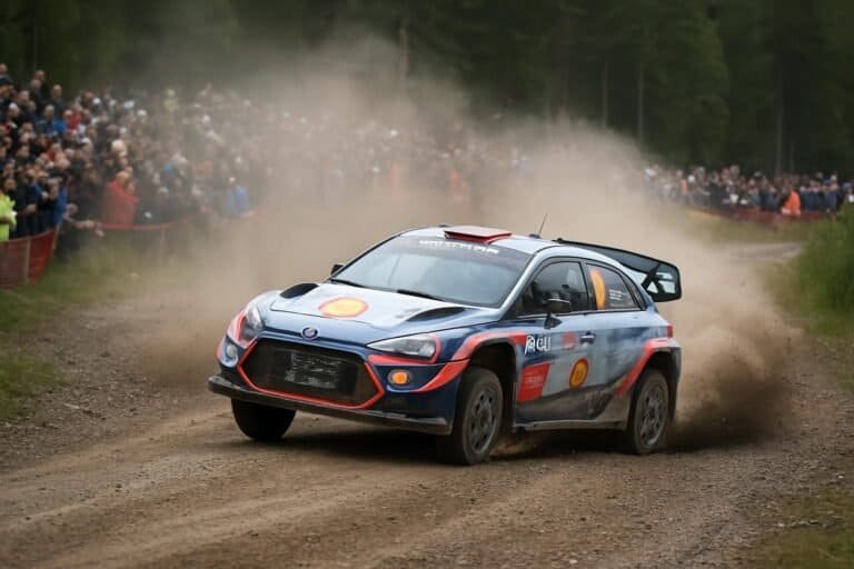 Sami Pajari Nousemassa Kreikan MM-rallissa: Mahdollisuus Supersunnuntain Pisteisiin