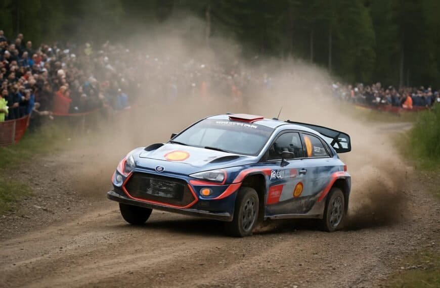 Sami Pajari Nousemassa Kreikan MM-rallissa: Mahdollisuus Supersunnuntain Pisteisiin