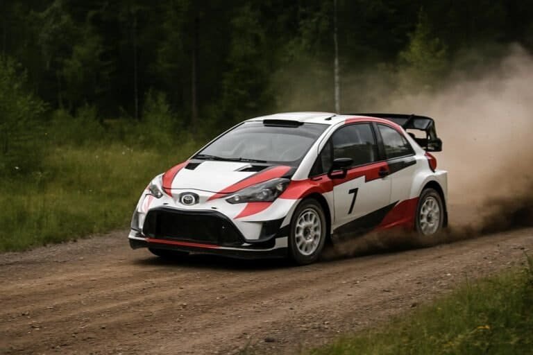 Sami Pajari Kolmantena Sardinian MM-rallissa: Tiukka Kärkitaistelu Käynnissä